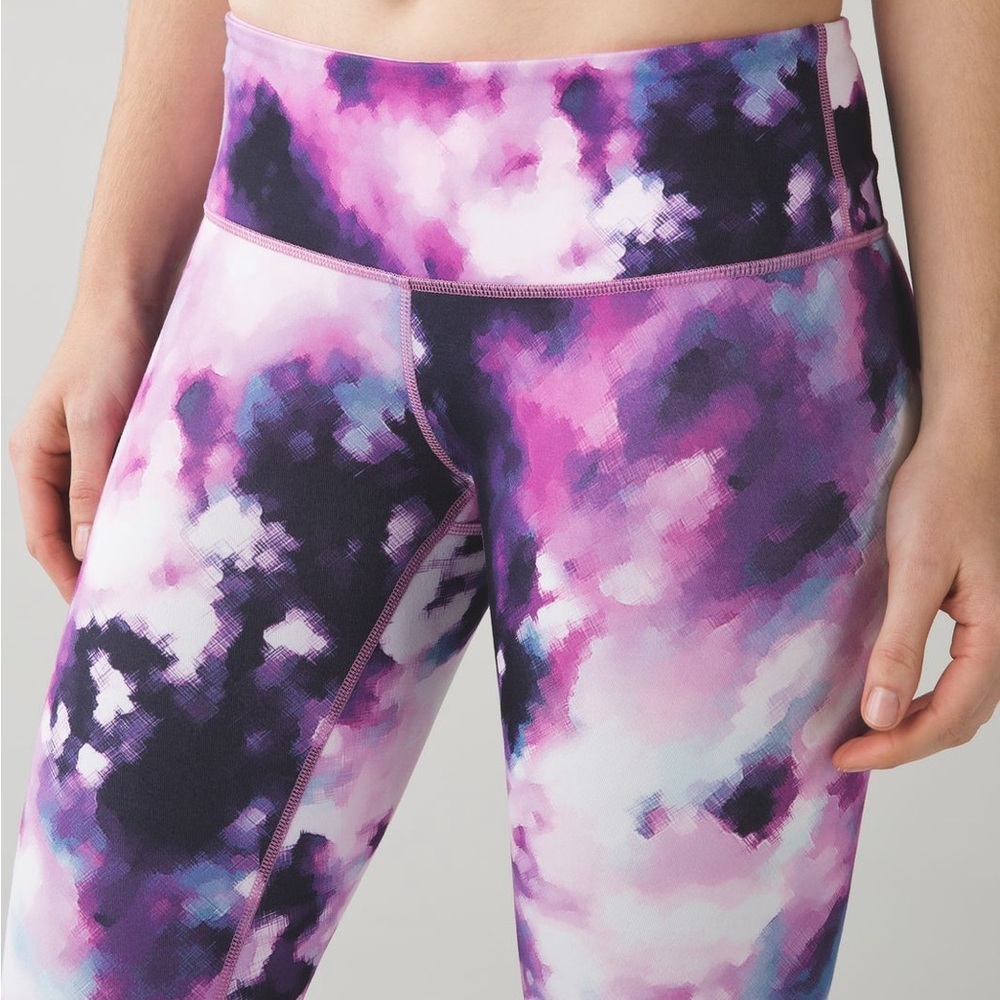 Lululemon Wunder Under Crops in the "Blooming Pixie - Picture 5 of 9